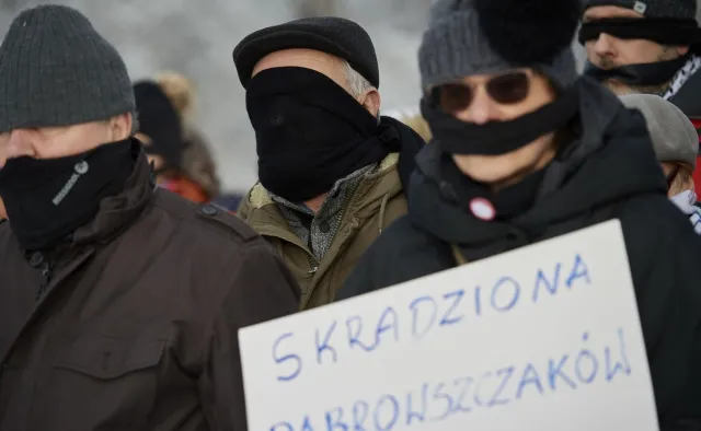Demonstracja w Gdańsku przeciwko zmianie ulicy Dąbrowszczaków na Lecha Kaczyńskiego