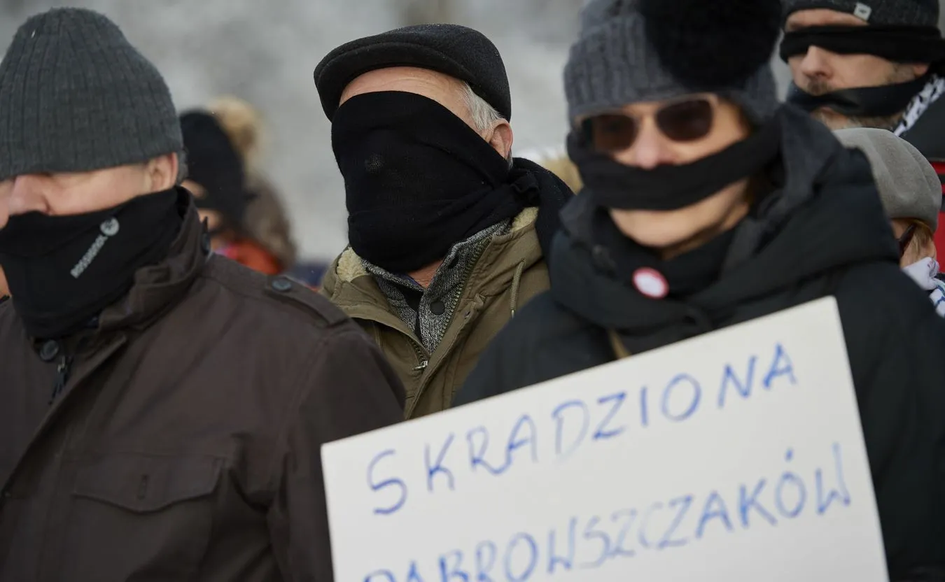 Uczestnicy protestu Nie dla ulicy Kaczyńskiego