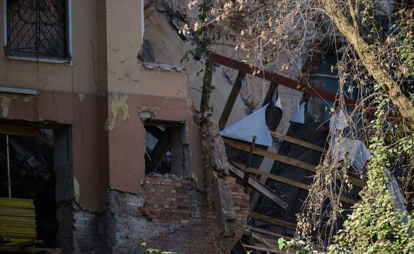 Remontowana kamienica przy ulicy Słonecznej na Mokotowie