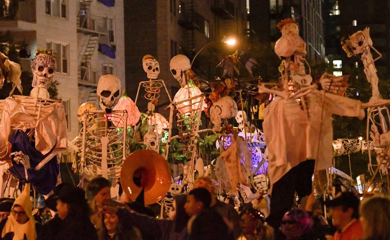 "Tchórzliwy akt terroru" nie złamał ducha nowojorczyków. Parada z okazji Halloween [FOTO]