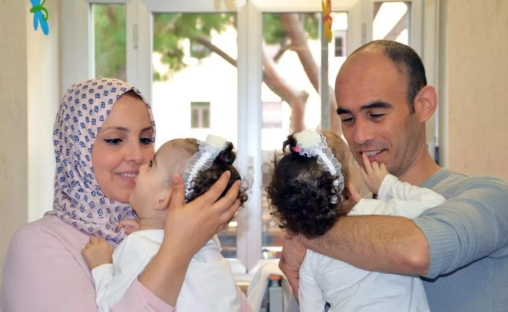 Niezwykła operacja w watykańskim szpitalu. Rozdzielili złączone bliźnięta