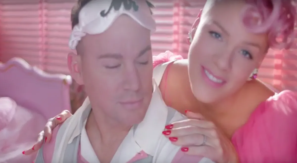 Channing Tatum i Pink w teledysku "Beautiful Trauma"