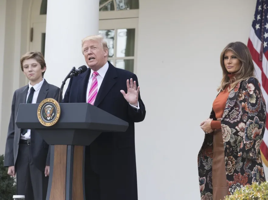 10601121-barron-trump-donald-trump-melania.jpg