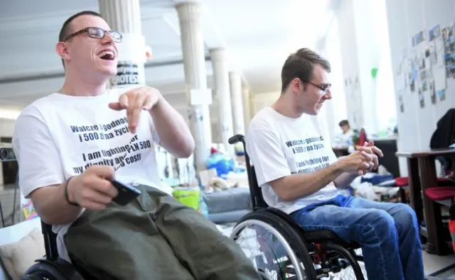 Jakub Hartwich nie może znaleźć pracy? Fundacja z Widokiem: Jest u nas zatrudniony, obecnie przebywa na urlopie