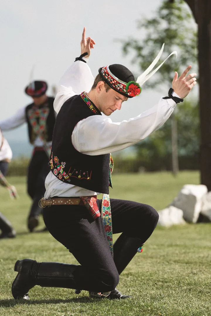 11054038-taniec-verbu-k-z-regionu-slovacko.jpg