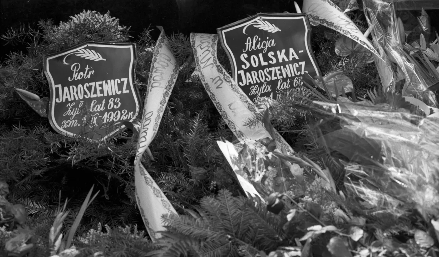 Pogrzeb byłego premiera PRL Piotra Jaroszewicza i jego żony Alicji Solskiej-Jaroszewicz 