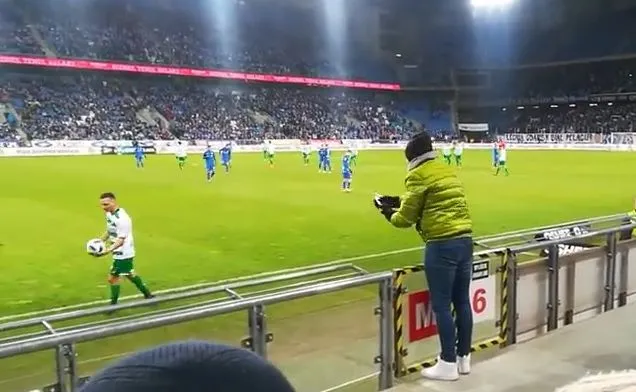 Sławomir Peszko prowokowany przez kibica Lecha