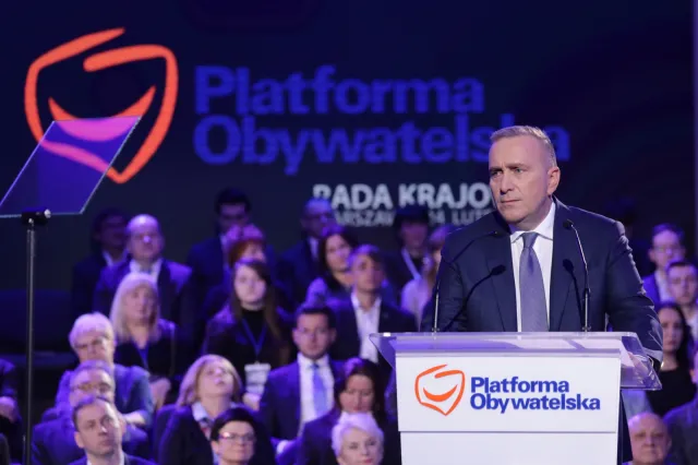 Schetyna zaprasza byłego posła PiS do "gabinetu cieni" PO i rekomenduje na prezydenta Wrocławia