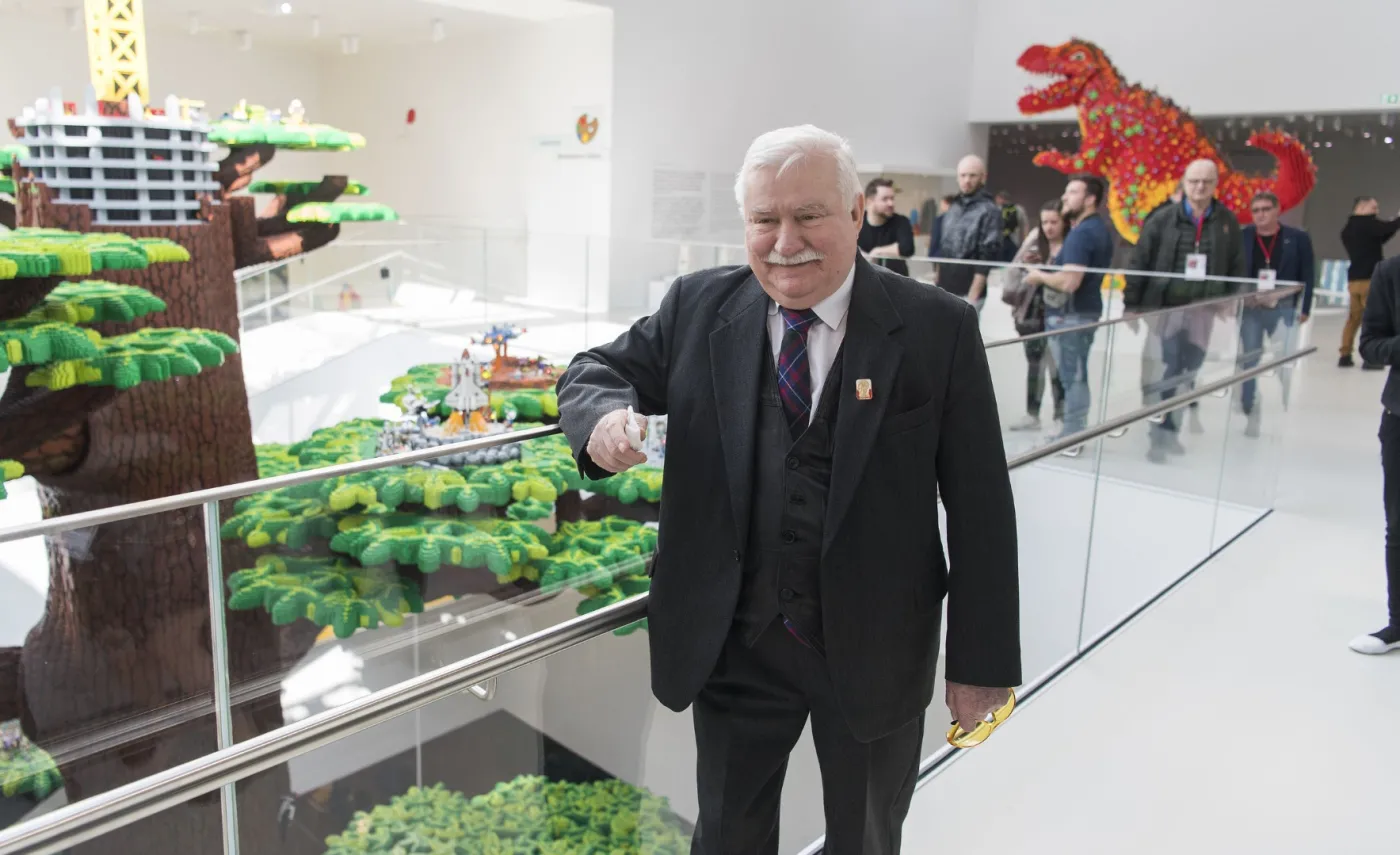 10916362-lech-walesa-lego-house-photo-lars.jpg