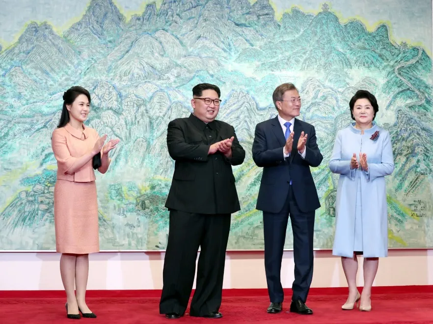 10934331-ri-sol-ju-kim-dzong-un-moon-jae-in.jpg
