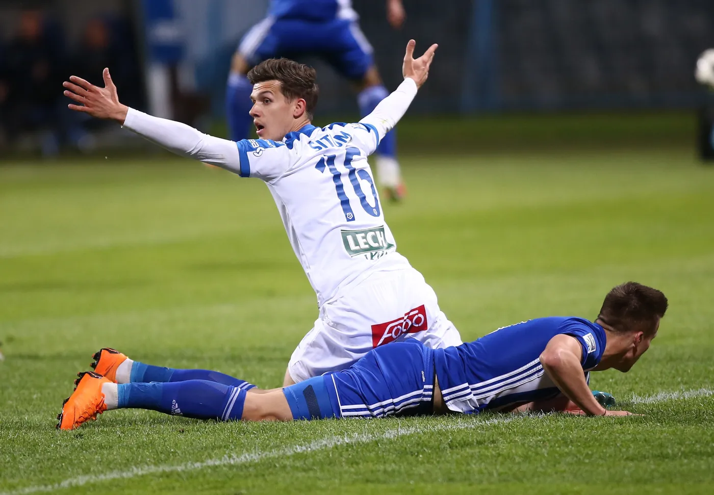 Lech oddala się od mistrzostwa. Sensacyjne zwycięstwa Sandecji i Bruk-Betu