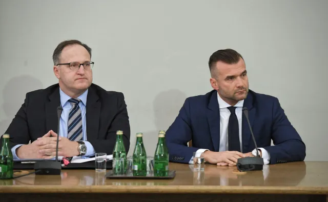 Przesłuchanie przed komisją śledczą. "Na samych telefonach komórkowych wyłudzono prawie 2 mld zł VAT"