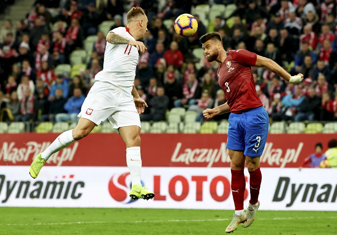 Kamil Grosicki (L) i Ondrej Celustka (P)