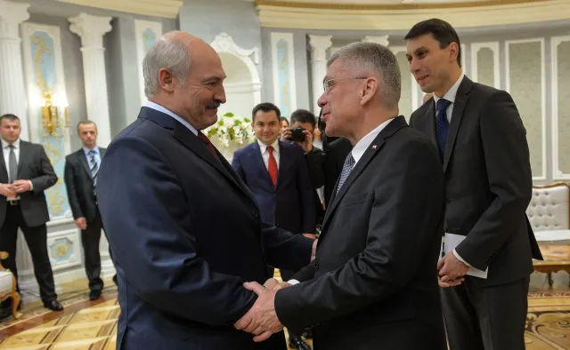 Karczewski o "ciepłym człowieku" Łukaszence: W pomieszczeniu było bardzo zimno. Po kilku minutach już tego chłodu nie czułem