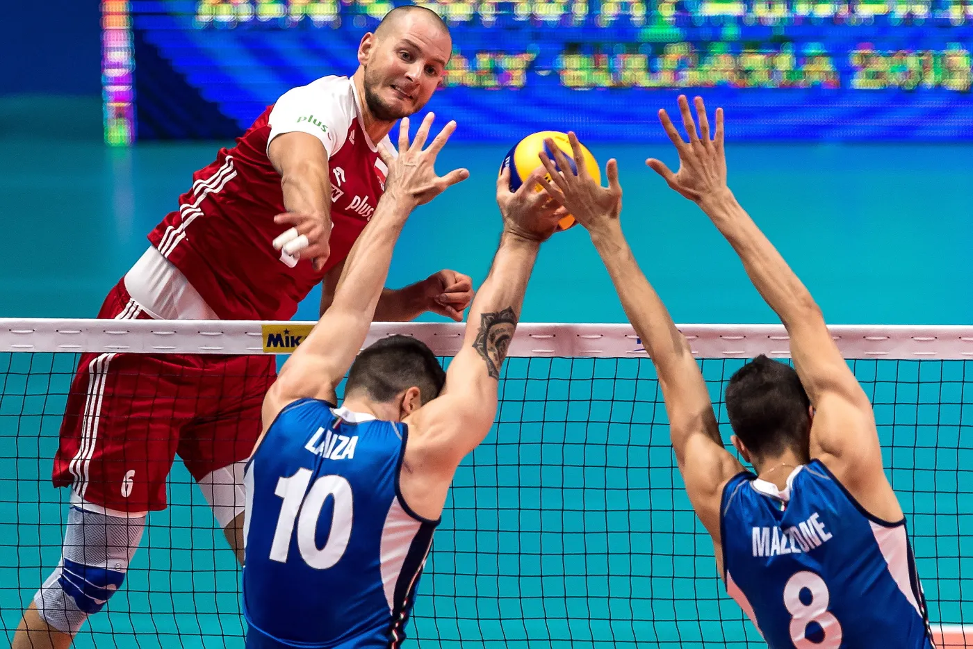 Polak Bartosz Kurek (L) oraz Filippo Lanza (C) i Daniele Mazzone (P) z Włoch