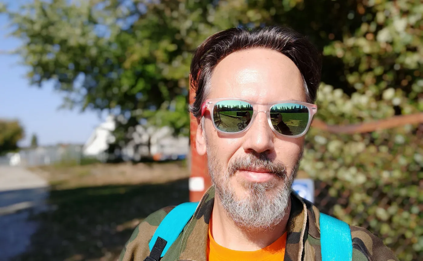 11551260-zdjecie-selfie-zrobione-smartfonem.jpg