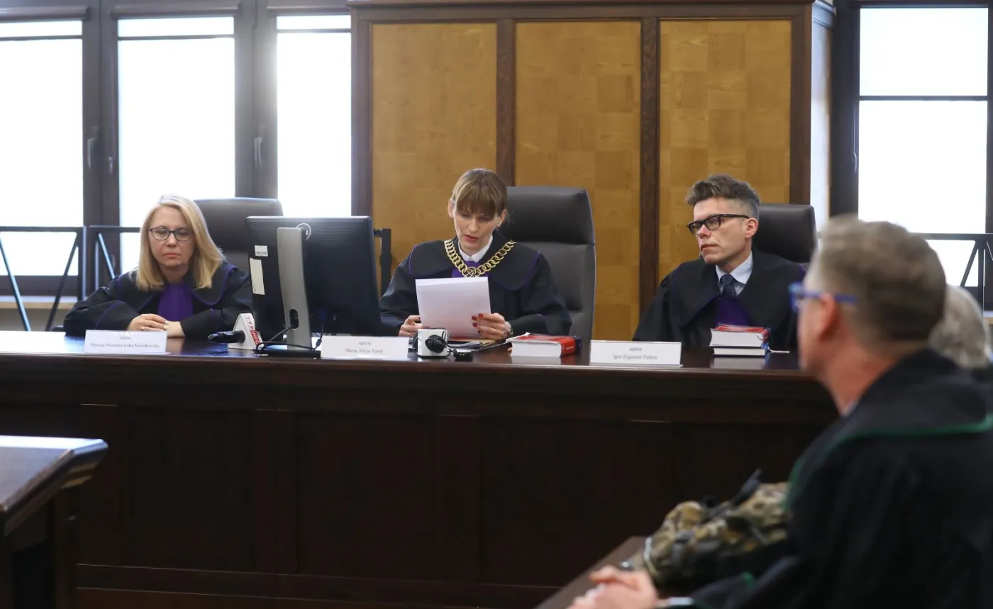 Skład sędziowski, od lewej: Monika Niezabitowska-Nowakowska, Maria Turek i Igor Tuleya na sali sądowej