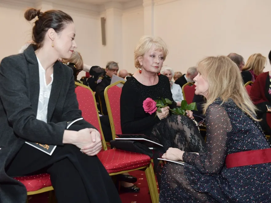 Kozaki, ultrakrótkie szorty i coś jeszcze... Beata Ścibakówna po 50 zaczyna odsłaniać ciało. FOTO