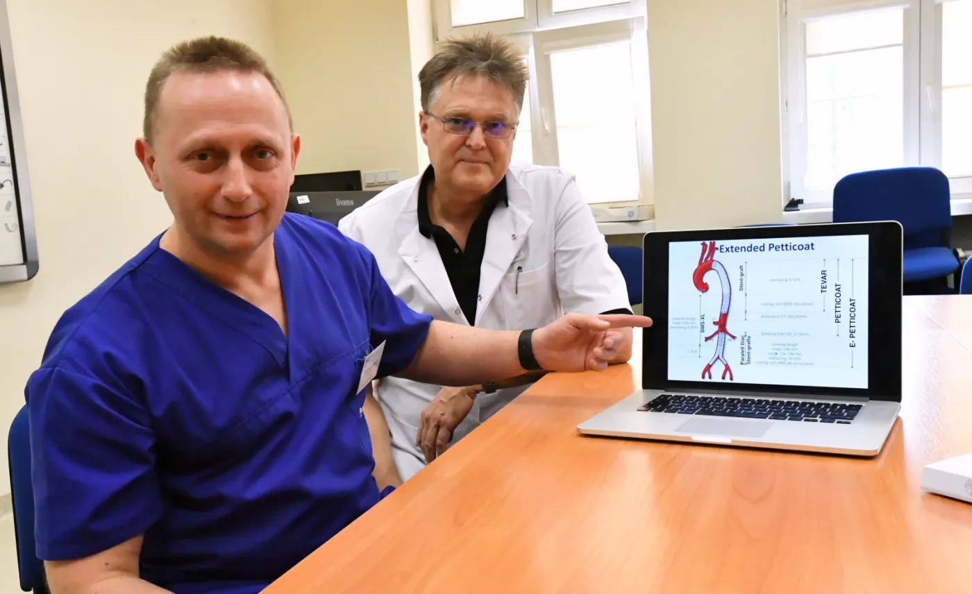 Dr Arkadiusz Kazimierczak i prof. Piotr Gutowski