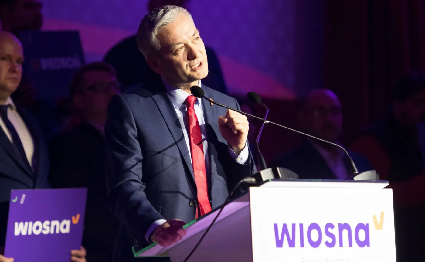 Pyta, czy jest na sali narodowiec. Ludzie w śmiech. Biedroń: Nie śmiejcie się, tak się buduje wspólnotę