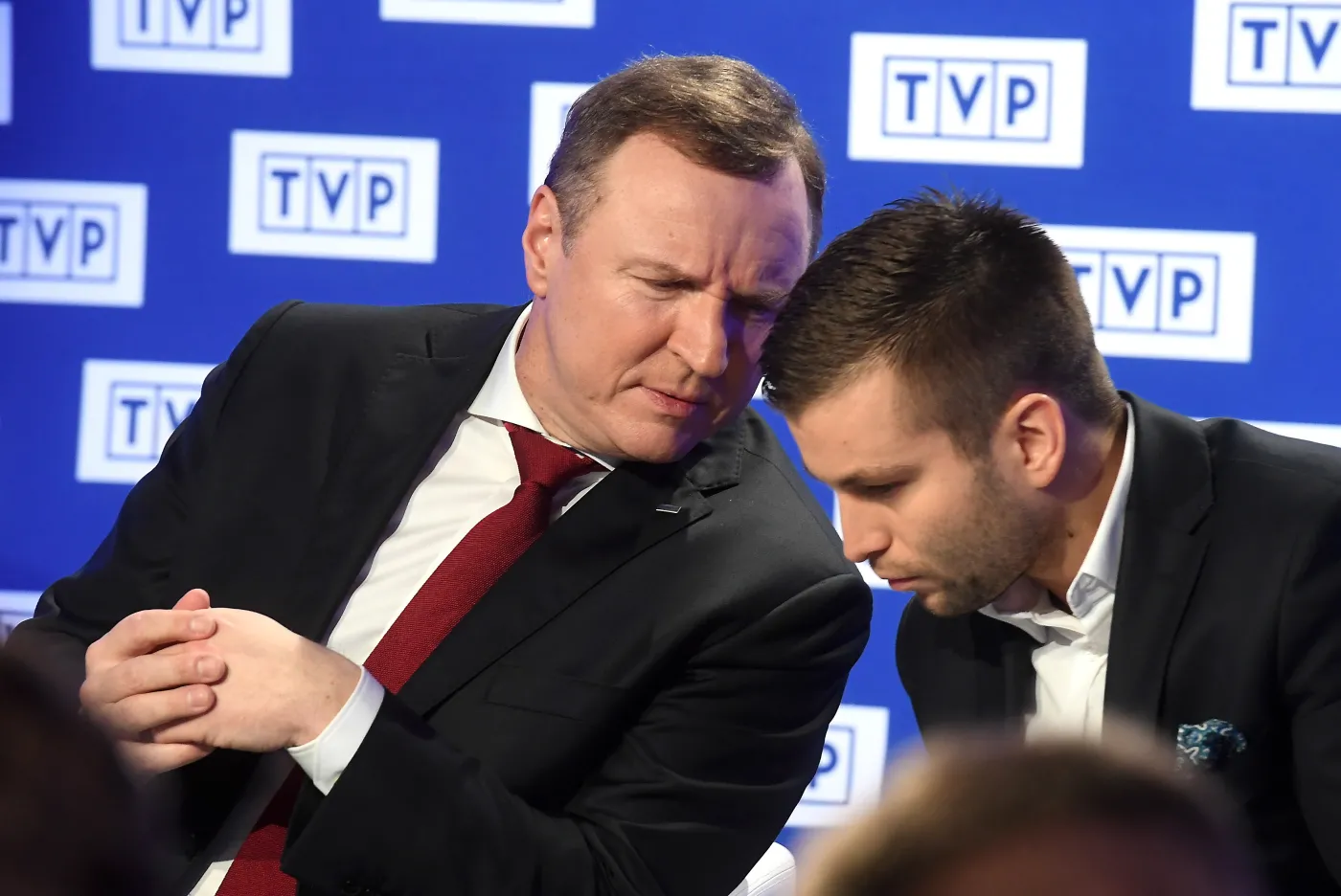 Prezes TVP Jacek Kurski (L) i szef TVP Sport Marek Szkolnikowski (P)