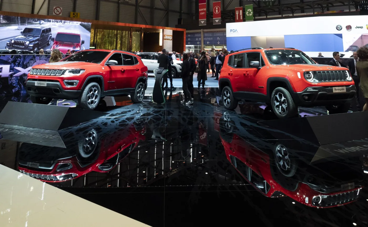 12177061-jeep-compass-phev-i-jeep-renegade.jpg