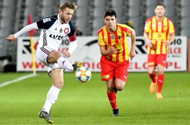 Ekstraklasa: Osiem goli w meczu Korony z Wisłą. Hat-trick Drzazgi