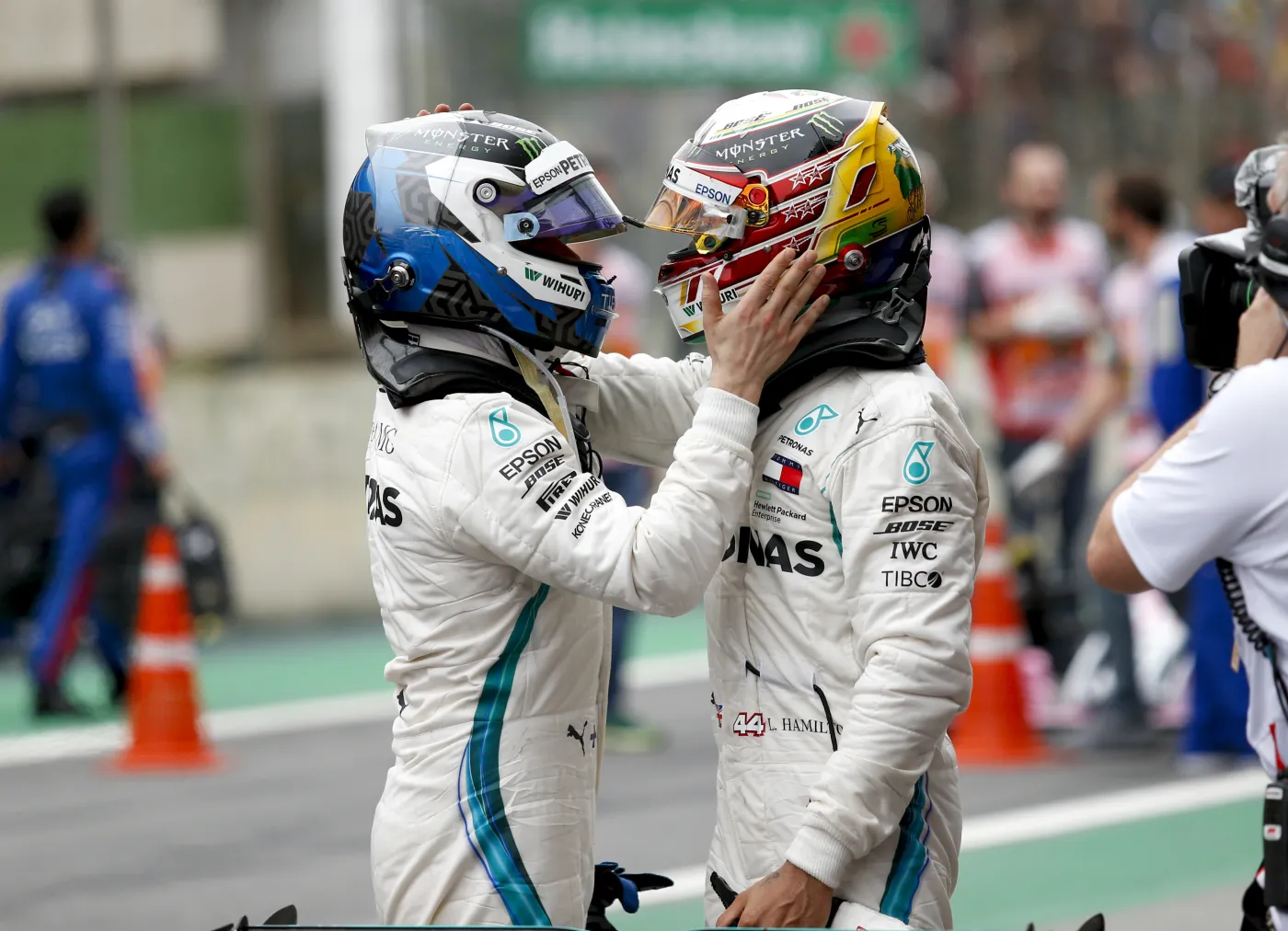 12190723-mercedes-lewis-hamilton-valtteri.jpg
