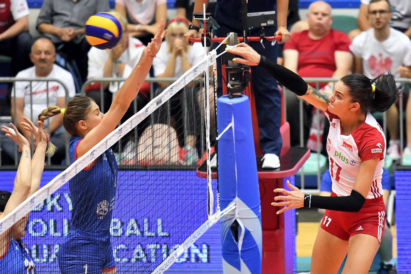 Malwina Smarzek-Godek (P) i Bianka Busa (L)