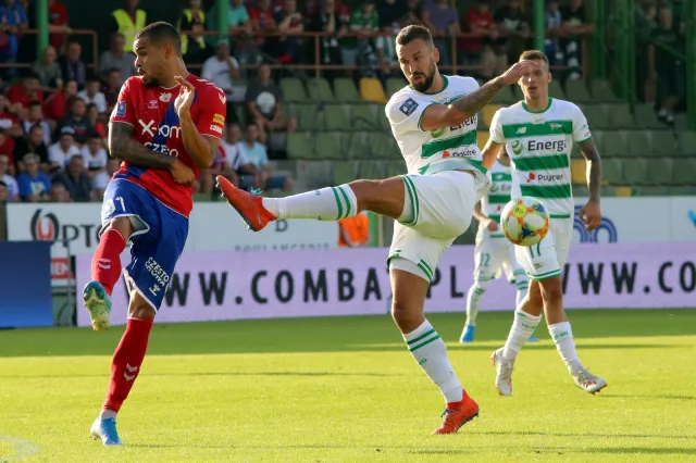 Ekstraklasa: Pierwsza porażka Lechii. Raków wreszcie wygrał w Bełchatowie
