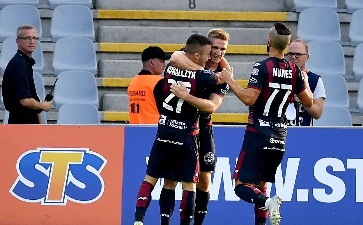 Radość piłkarzy Pogoni po zdobyciu bramki
