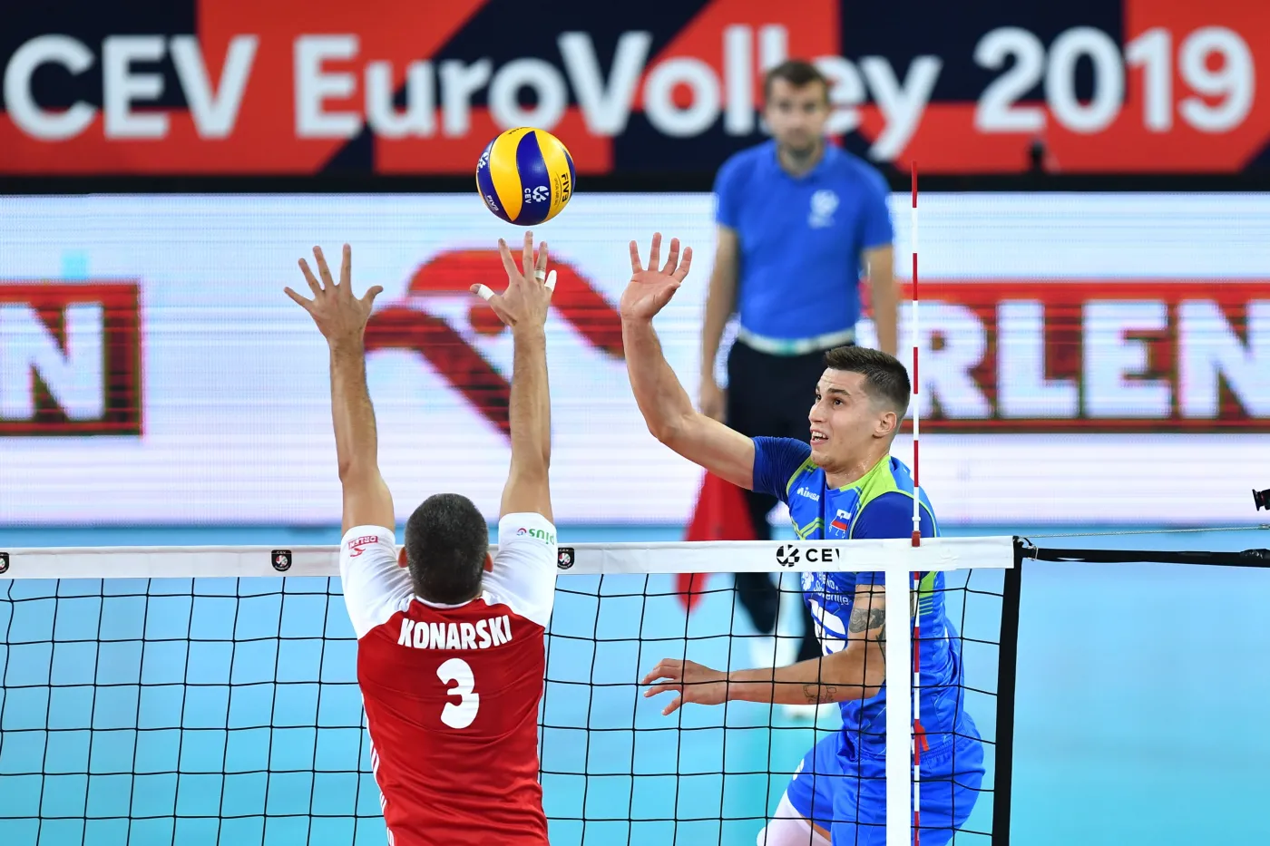 Dawid Konarski (L) i Klemen Cebulj (P)