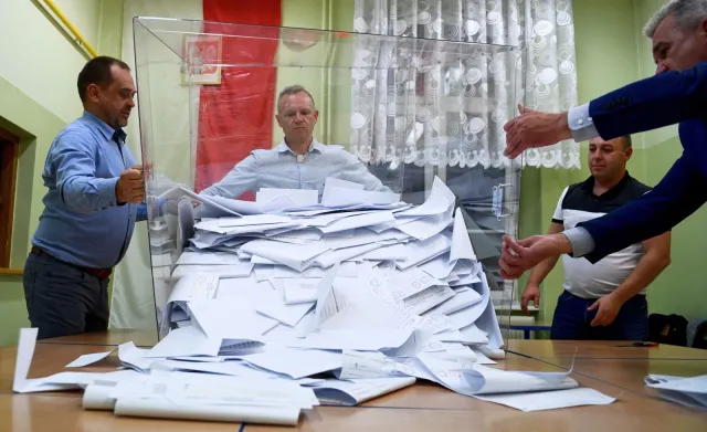 PiS wygrał w czternastu województwach; Koalicja Obywatelska - w dwóch