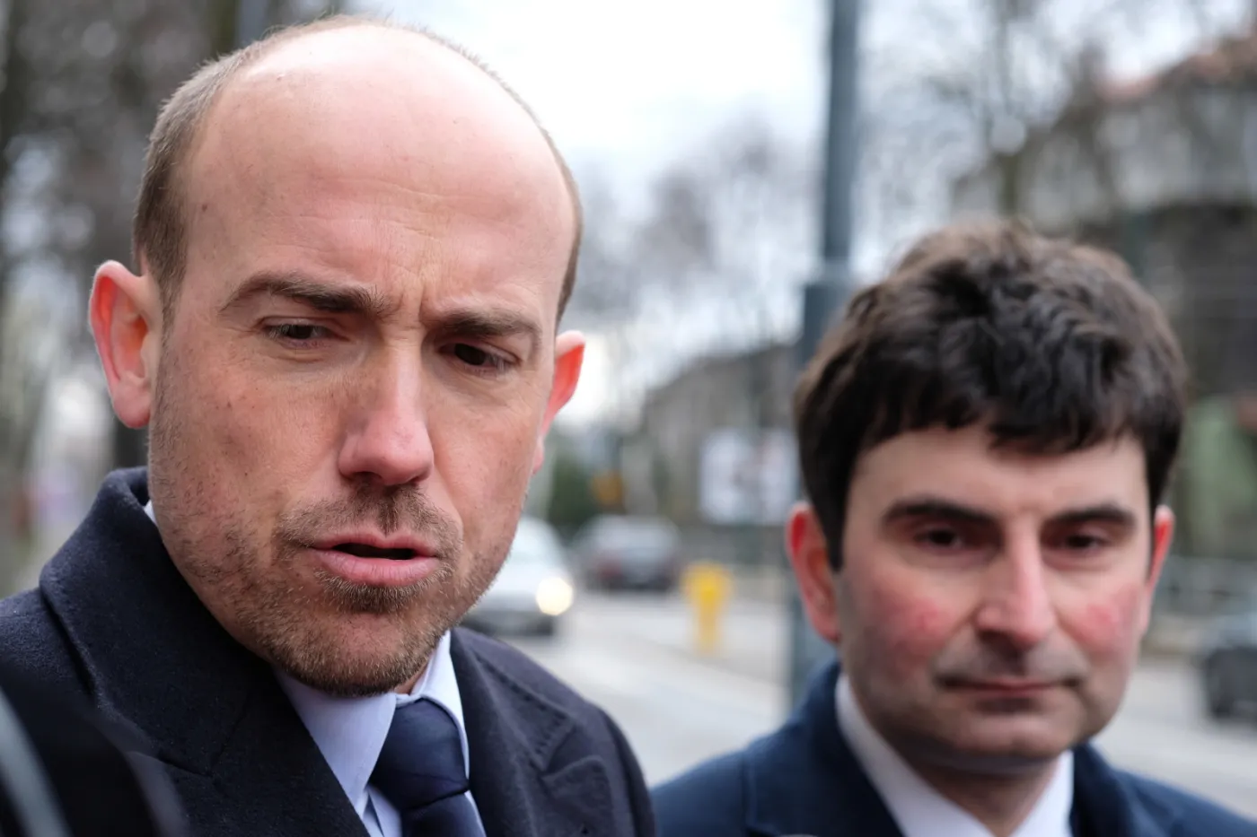 Posłowie Platformy Obywatelskiej Borys Budka i Marek Wójcik podczas konferencji prasowej przed Sądem Apelacyjnym w Katowicach