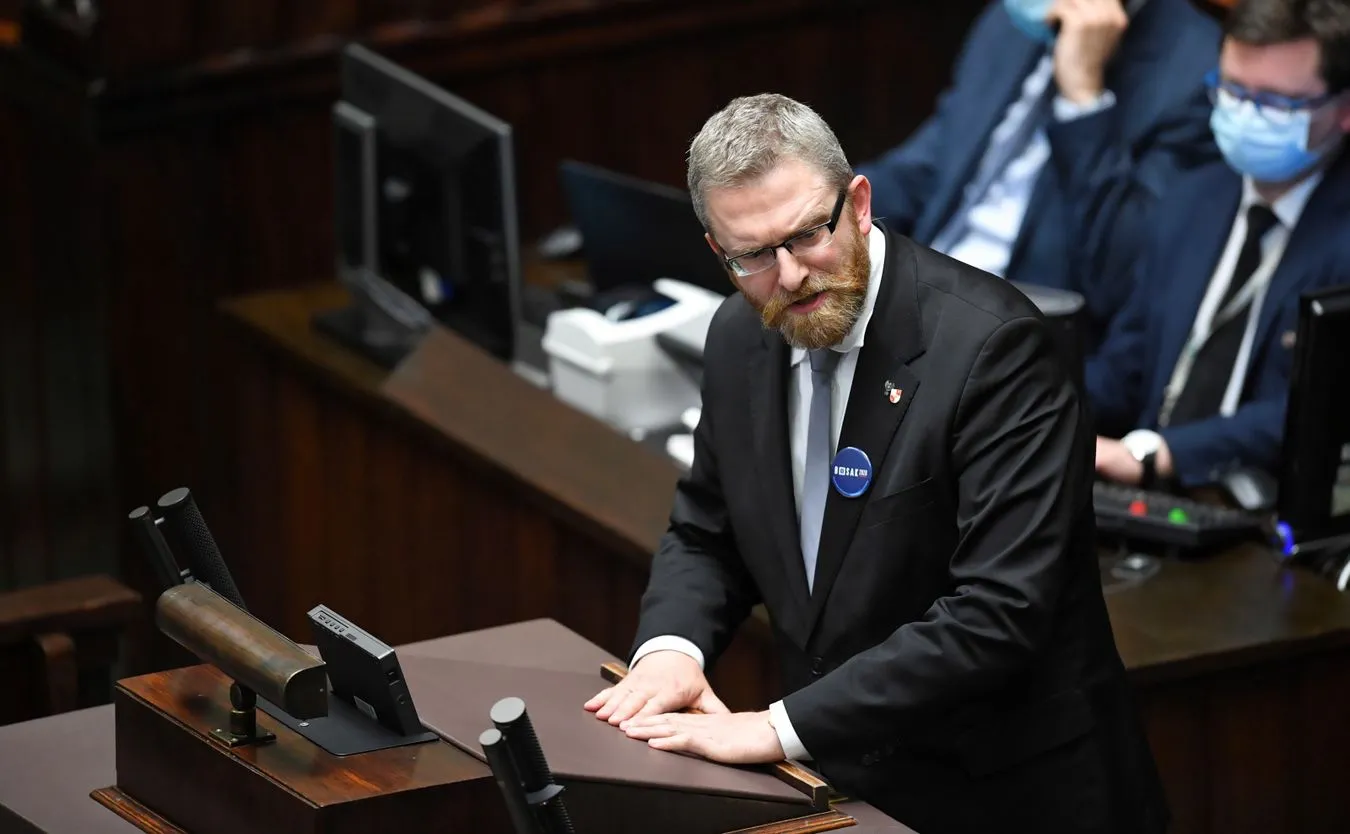 Skandaliczne słowa Brauna w Sejmie. "Może pan minister Szumowski nie zostanie powieszony przez lud" [WIDEO]