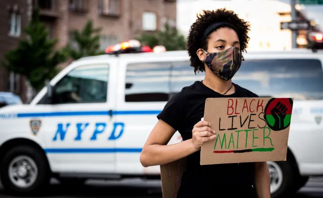 W USA reformują policję. Zakaz duszenia jako środka przymusu