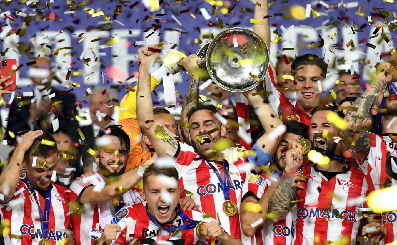 Tak cieszyli się piłkarze Cracovii. Był szampan, cygara i... czeski Conor McGregor [WIDEO]