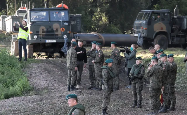 Błaszczak: Most pontonowy na Wiśle gotowy