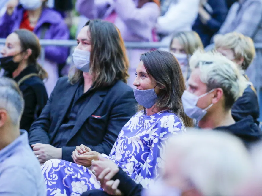 Brakuje tylko rękawiczek ochronnych bez palców... Dominika Kulczyk zignorowała zasady bezpieczeństwa na koncercie