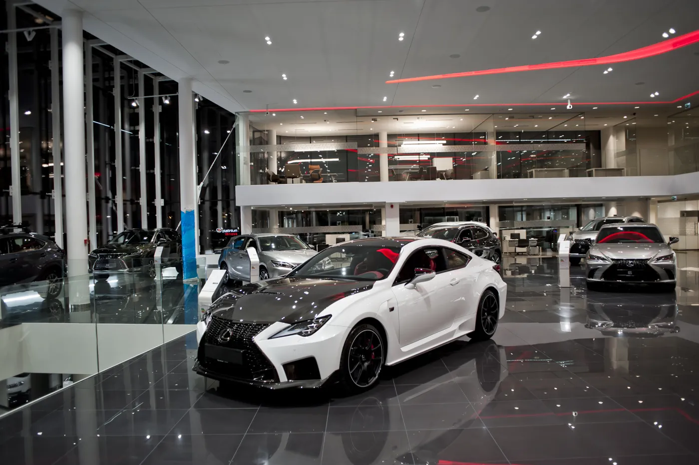 Toyota otworzyła w Polsce największy salon. To nowe centrum japońskiej motoryzacji