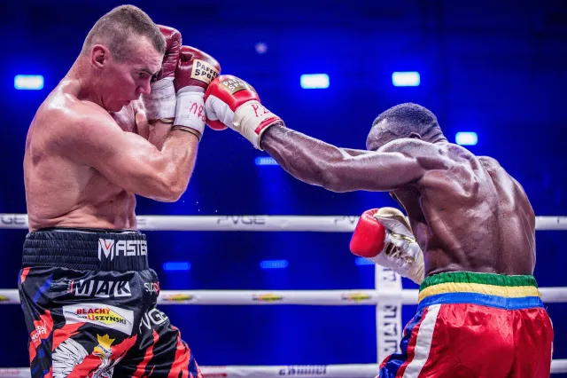 Zwycięski powrót Mateusza Masternaka na zawodowy ring [WIDEO]