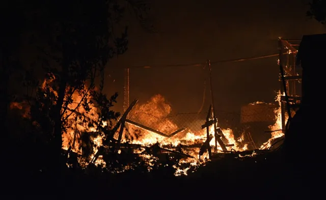Największy obóz dla uchodźców w Europie niemal doszczętnie spalony. UE winna zaniedbań?