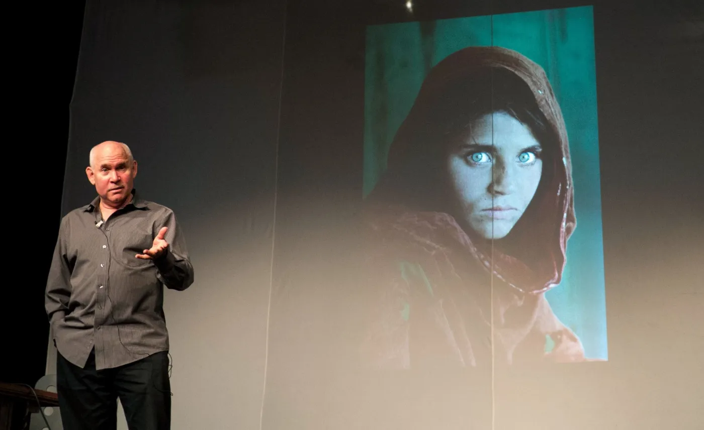 Za rekordową sumę ponad 283 tys. zł sprzedano zdjęcie "Afgańska dziewczyna" Steve'a McCurry'ego
