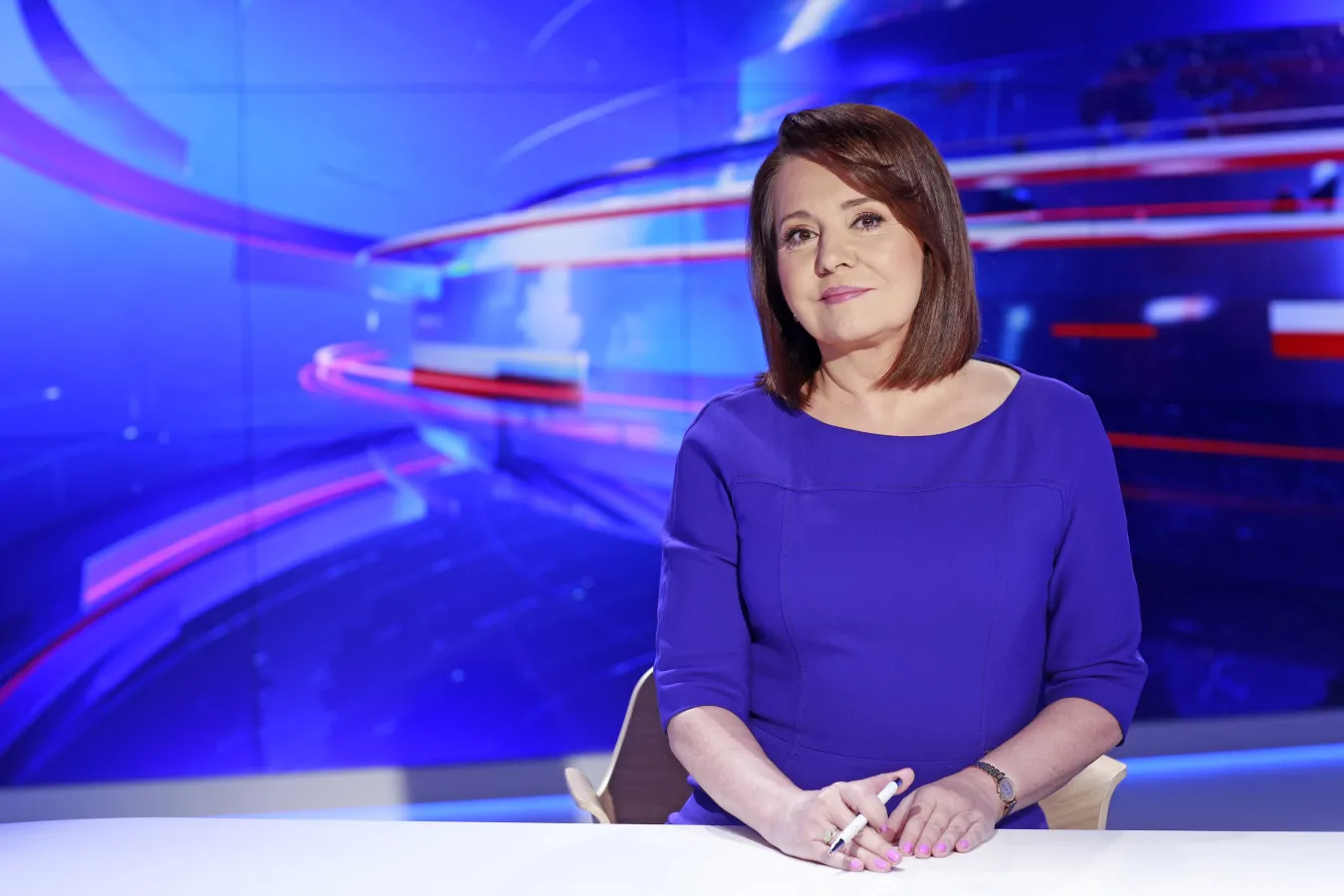 "Redaktor Holecka dzisiaj jak Melania Trump". Internauci kpią z grafiki "Wiadomości" [WIDEO]