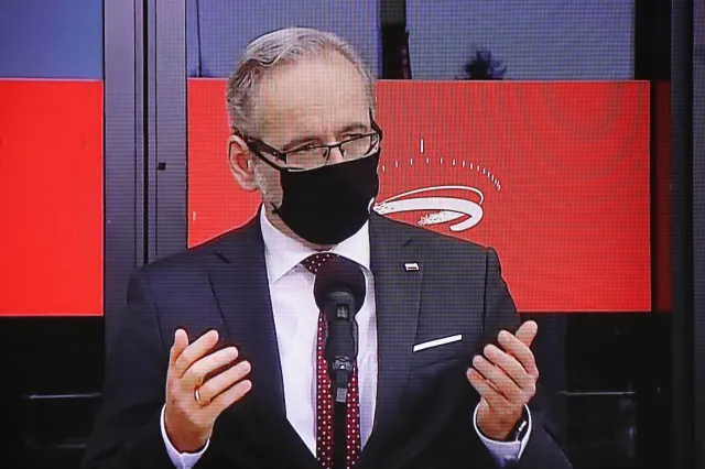 Co z obostrzeniami na święta? Niedzielski: W epidemii nie ma prostych decyzji