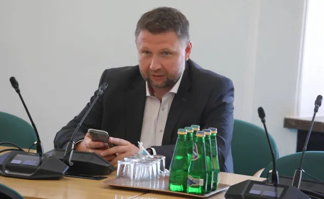 Kierwiński: Kaczyński i Kamiński  bezwzględni wobec kobiet, ale nie wobec bandziorów 