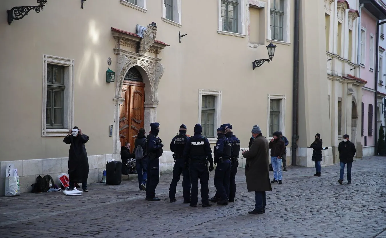 4663198-protest-pod-haslem-wierzymy-ofiarom.jpg