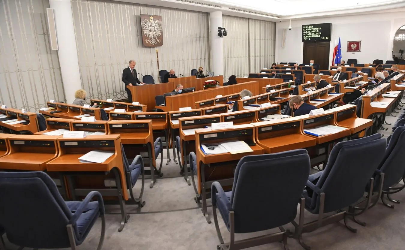 Burzliwa debata w Senacie. Rząd ma przyjąć wynegocjowany projekt budżetu UE