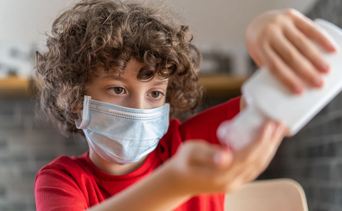 Okuliści ostrzegają przed żelem dezynfekującym. Co robić, gdy dostanie się do oczu?