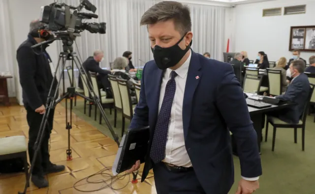 Dworczyk: W poniedziałek o 40 proc. mniejsza dostawa szczepionki firmy Pfizer